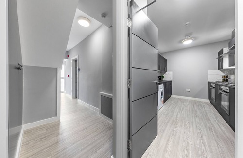 Feltham West Apartment | Serviced Ensuite Room Feltham Heathrow London Tw13