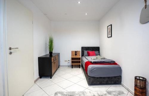 Alt-Rentfort Apartment | Serviceroom24 - Apartment 4 in Gladbeck WLAN - Smart-TV - 24-7 Check-in und Küche