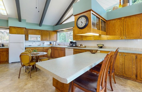 Orick House | Set on a hilltop surrounded by Redwood National Park w/views of the Pacific
