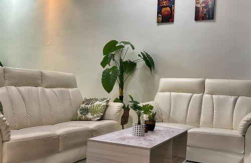 Taman Setia Indah House | Setia Indah FamilyTide 3BR 10Pax w Pool table by Our Stay