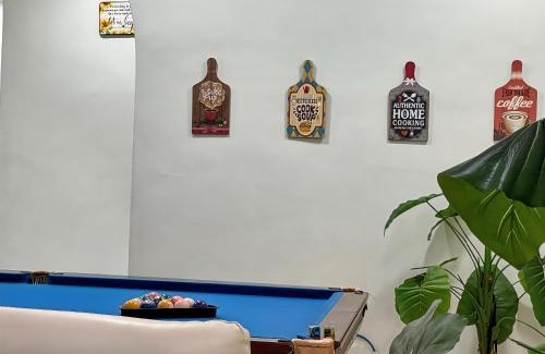 Taman Setia Indah House | Setia Indah FamilyTide 3BR 10Pax w Pool table by Our Stay