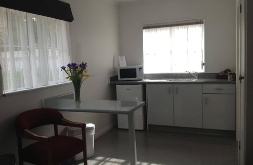 Petone Hotel | Settlers Motor Lodge