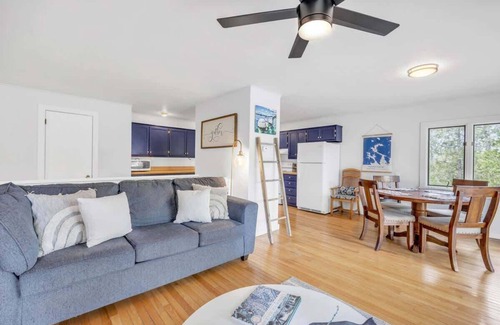 Hancock House | Seven Bells Cottage- Close to Ocean!