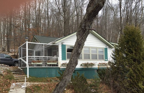 Gleason Cottage | Seven Island Lakefront Cottage - Traditional Wisconsin Cottage
