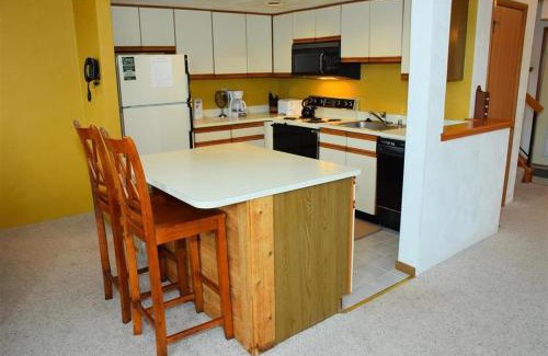 Seven Springs Apartment | Seven Springs Sunridge 3 Bedroom Standard Condo with Loft, Ski-In Out condo