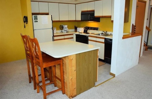 Seven Springs Condo | Seven Springs Sunridge 3 Bedroom Standard Condo with Loft, Ski-In/Out by RedAwning