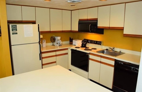 Seven Springs Condo | Seven Springs Sunridge 3 Bedroom Standard Condo with Loft, Ski-In/Out by RedAwning