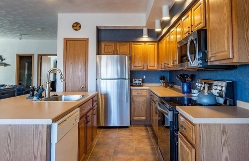 Seven Springs Condo | Seven Springs Woodridge 4 Bedroom Premium Condo, Deck with Mountain Views by RedAwning