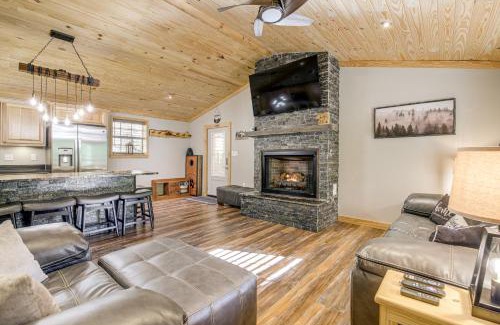 Pigeon Forge House | Sevierville Cabin about 3 Mi to the Island!