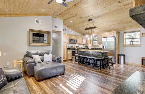 Pigeon Forge House | Sevierville Cabin about 3 Mi to the Island!