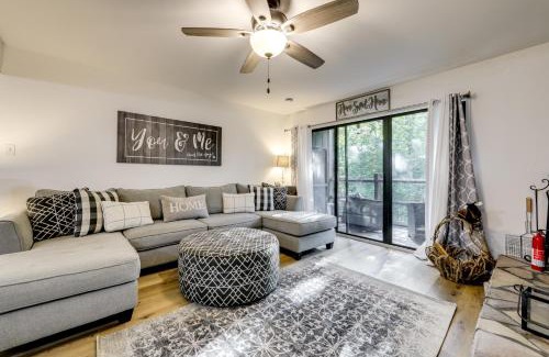 Sevierville Apartment | Sevierville Condo with Balcony and Pool Access!