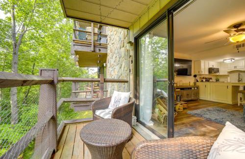 Sevierville Apartment | Sevierville Condo with Balcony and Pool Access!