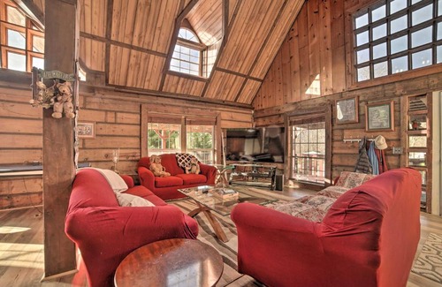 Sevierville House | Sevierville Countryside Getaway with 2 Decks!