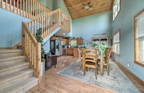 Sevierville House | Sevierville Lake House with Deck and Foosball Table!