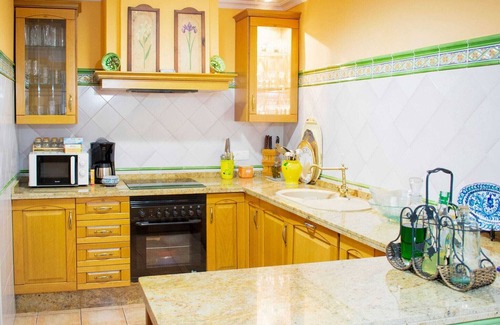 Este-Alcosa-Torreblanca House | Seville Escape with Terrace
