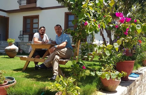 Kusadasi Bed & Breakfast | Sezgin Boutique Hotel 4Beds Room A/C,TV,fridge,pool,garden,free wi-fi & car park