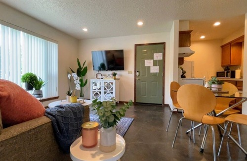 Norman Apartment | [SF 1000 - A]OU-2 Bedroom 1 bath next OU, close to Norman Regional Hospital.