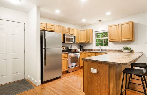 Asheville House | SGL-LVL | Hot Tub | Fireplace | EV Charger | Grill