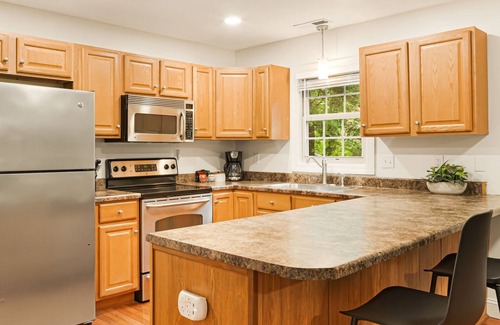 Asheville House | SGL-LVL | Hot Tub | Fireplace | EV Charger | Grill