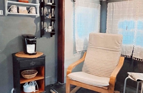 Kennebunk House | Shabby Chic Camper/Tiny Home with Hot Tub & Fire Pit, Downtown Kennebunk