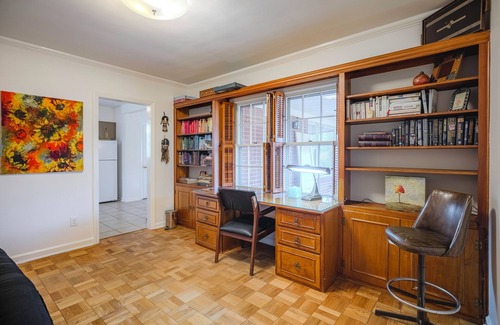 East Memphis House | Shabby Chic KING ABODE centrally located with FREE parking
