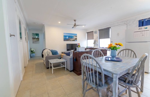 Yanchep Cottage | Shabby Chic Shack- 2 brm cottage, close to beach