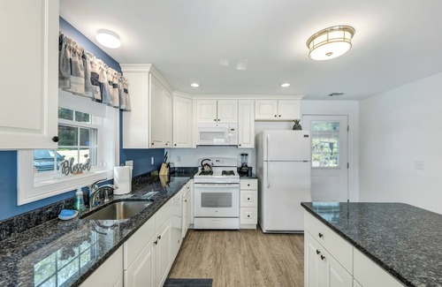 Lochmere House | Shades of Summer on Lake Winnisquam