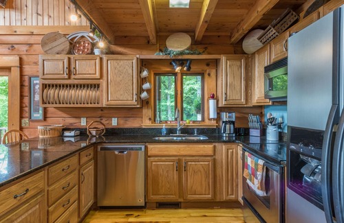 Fletcher Cabin | Shadow Ridge Retreat | Pet Friendly + Stunning Mountain Views