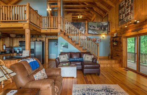 Fletcher Cabin | Shadow Ridge Retreat | Pet Friendly + Stunning Mountain Views