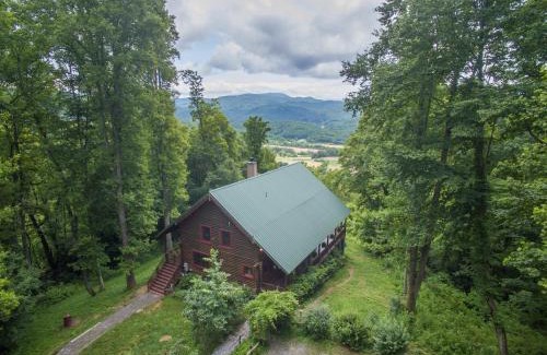 Fletcher House | Shadow Ridge Retreat Pet Friendly and Views