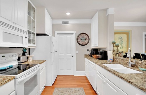 Saint Simons Heights Condo | Shadowbrooke - 3 bed/2 bath - Monthly Rentals