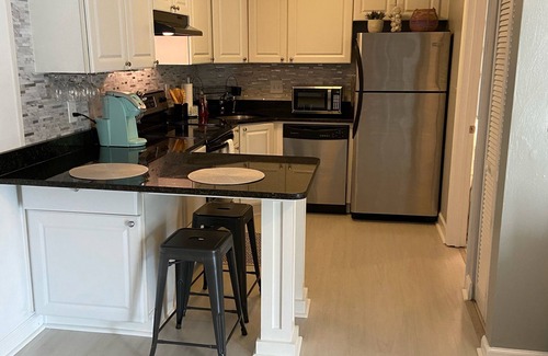 Northeast Virginia Beach Condo | Shadowlawn Villas II, Suite III