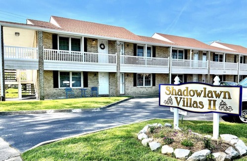 Northeast Virginia Beach Condo | Shadowlawn Villas II, Suite III