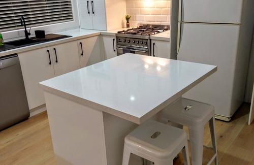 Wagga Wagga Cottage | "Shady Corner Cottage" with Free Unlimited Wi-Fi