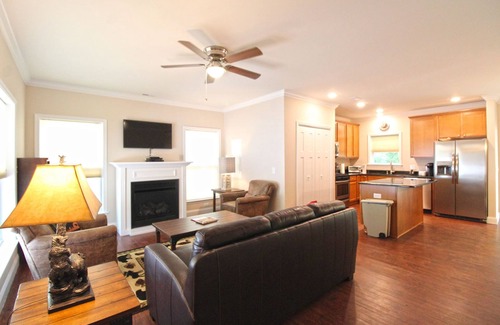 Bryson City Cabin | Shady Getaway- Bryson Village