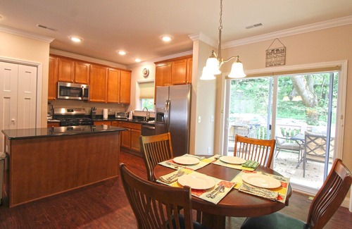 Bryson City Cabin | Shady Getaway- Bryson Village