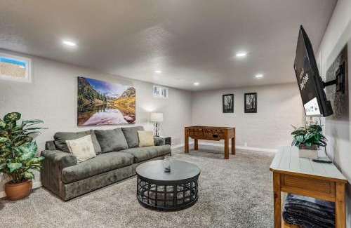 Colorado Springs House | Shady Grove Family Home w Foosball Walk to OCC