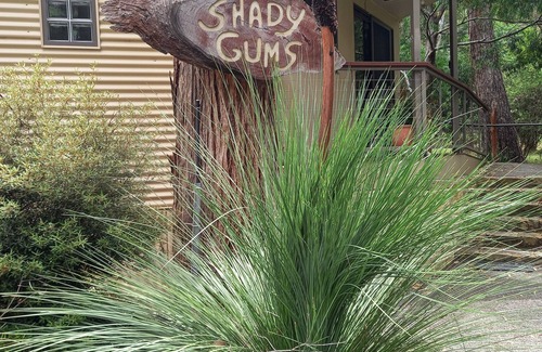 Halls Gap House | SHADY GUMS GRAMPIANS ACCESSIBLE PLACE. MODERN, SPACIOUS AND UNIQUE.