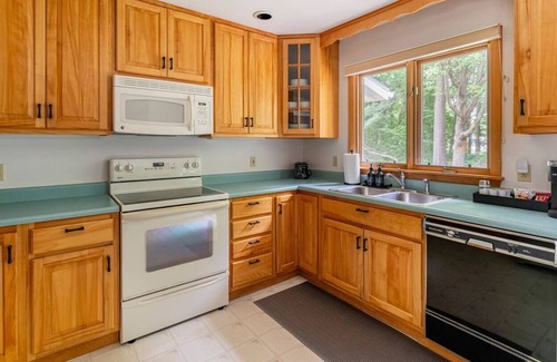 Malletts Bay House | Shady Ln Ranch - Close to All VT’s Best - Sleeps 6