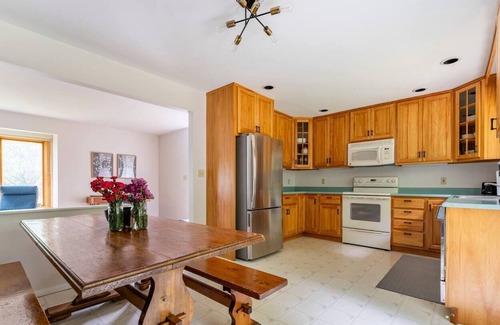 Malletts Bay House | Shady Ln Ranch - Close to All VT’s Best - Sleeps 6