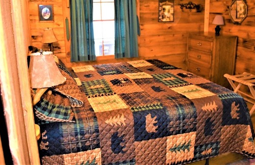 Ferryville Cabin | Shady Oaks -- Charming and secluded log cabin surrounded by trees!