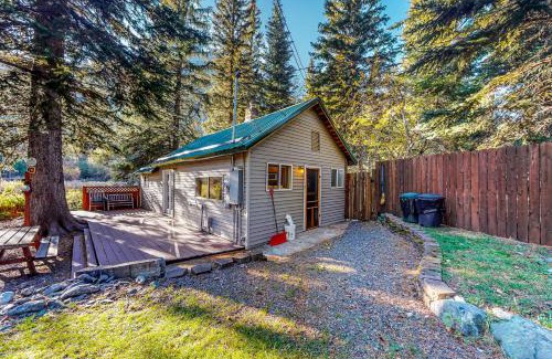 Enterprise House | Shady Pines