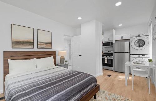 Shadyside Apartment | Shadyside, Central !2 Bright and Stylish Studio With Free Parking