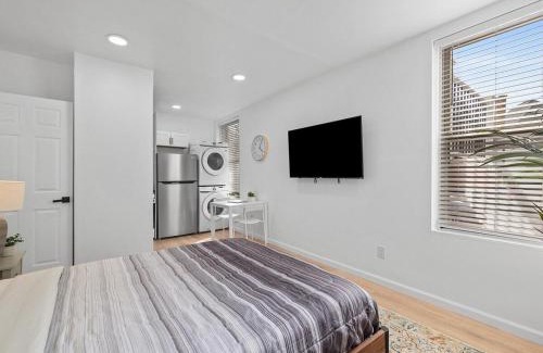 Shadyside Apartment | Shadyside, Central !2 Bright and Stylish Studio With Free Parking