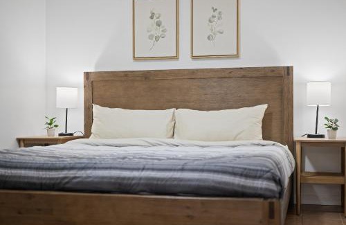 Shadyside House | Shadyside, Pittsburgh !A Modern and Bright Private Bedroom with Shared Bathroom