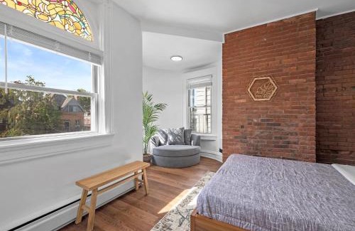 Shadyside Apartment | Shadyside, Pittsburgh, Modern and Bright 1 Bedroom Unit4 with Free Parking