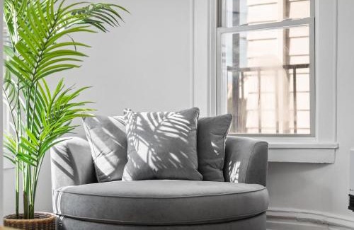 Shadyside Apartment | Shadyside, Pittsburgh, Modern and Bright 1 Bedroom Unit4 with Free Parking