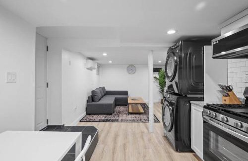 Shadyside Apartment | Shadyside, Pittsburgh, Modern and Quiet 1 Bedroom Unit1 with Free Parking