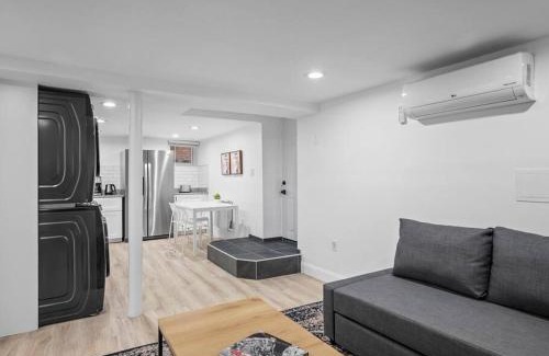 Shadyside Apartment | Shadyside, Pittsburgh, Modern and Quiet 1 Bedroom Unit1 with Free Parking