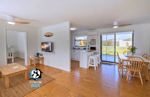 Goolwa Beach House | Shaka – Seaside Retreat with Relaxing Vibes and Beach Access